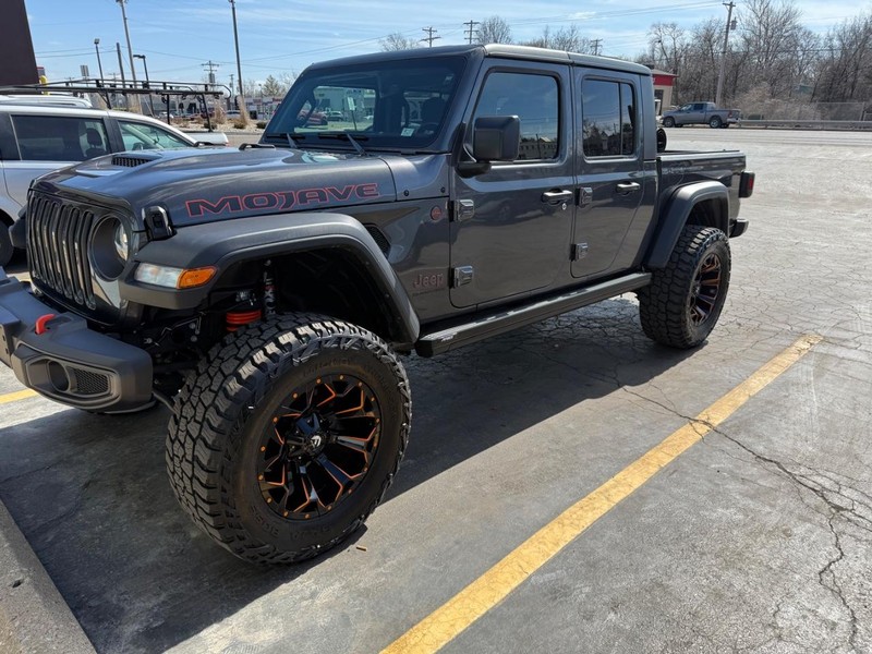 Jeep Gladiator Vehicle Full-screen Gallery Image 3