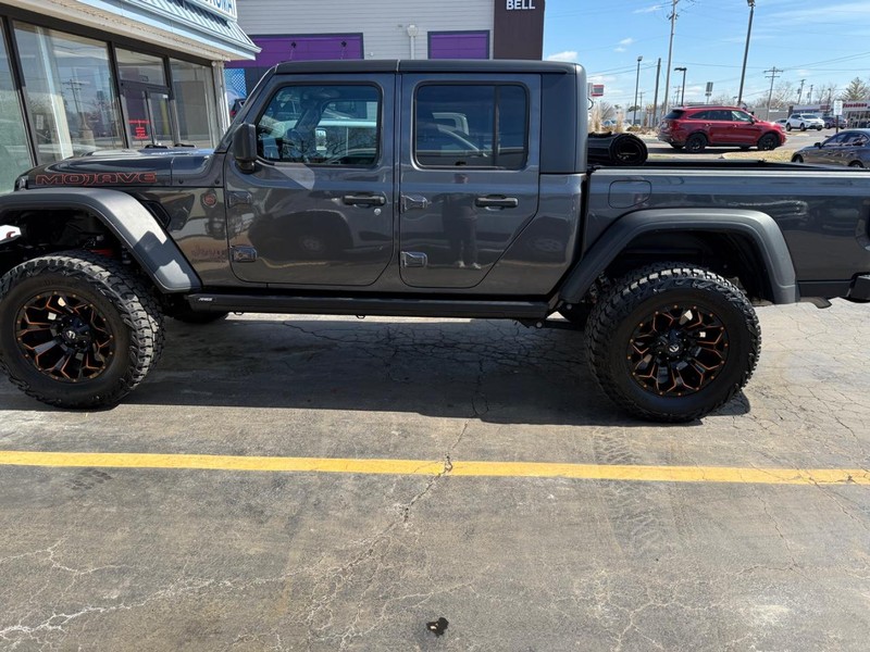 Jeep Gladiator Vehicle Full-screen Gallery Image 7