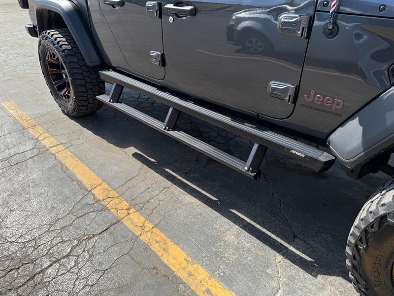 Jeep Gladiator Vehicle Full-screen Gallery Image 11