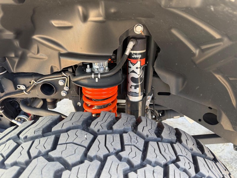 Jeep Gladiator Vehicle Full-screen Gallery Image 12