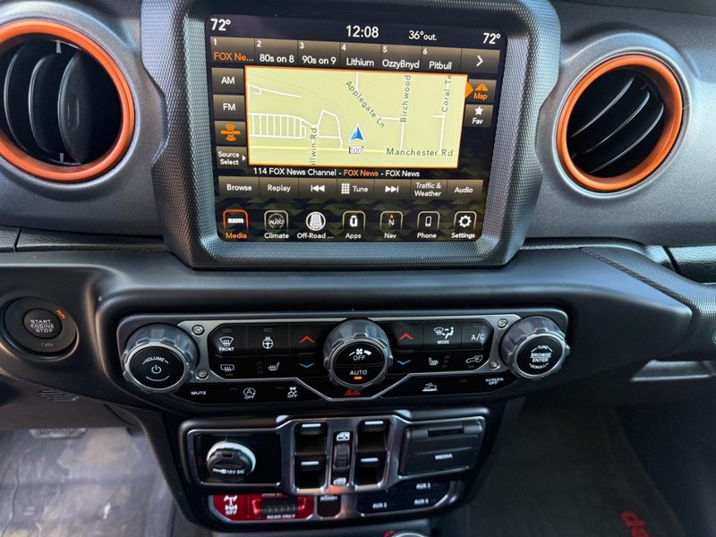 Jeep Gladiator Vehicle Full-screen Gallery Image 16