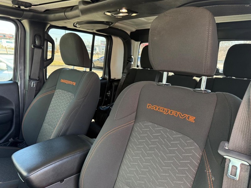 Jeep Gladiator Vehicle Full-screen Gallery Image 17