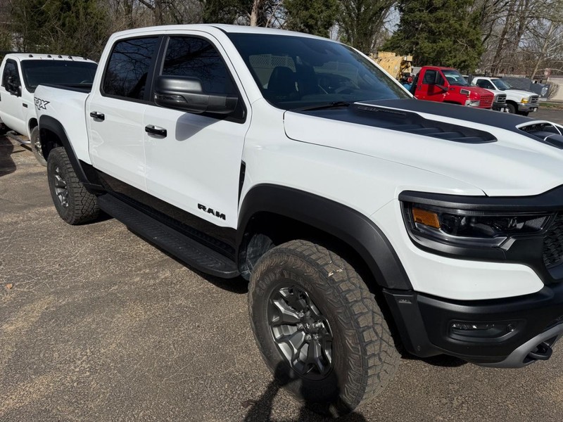 Ram 1500 Vehicle Full-screen Gallery Image 3