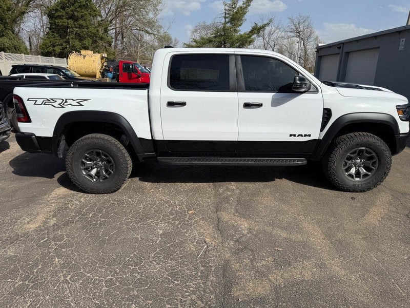 Ram 1500 Vehicle Full-screen Gallery Image 4