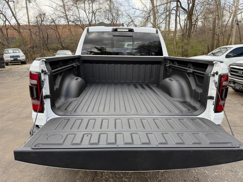 Ram 1500 Vehicle Full-screen Gallery Image 9