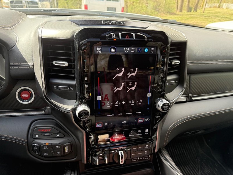 Ram 1500 Vehicle Full-screen Gallery Image 13