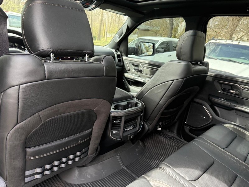 Ram 1500 Vehicle Full-screen Gallery Image 14