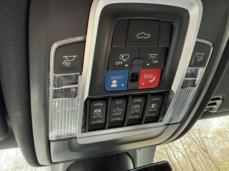 Ram 1500 Vehicle Full-screen Gallery Image 15