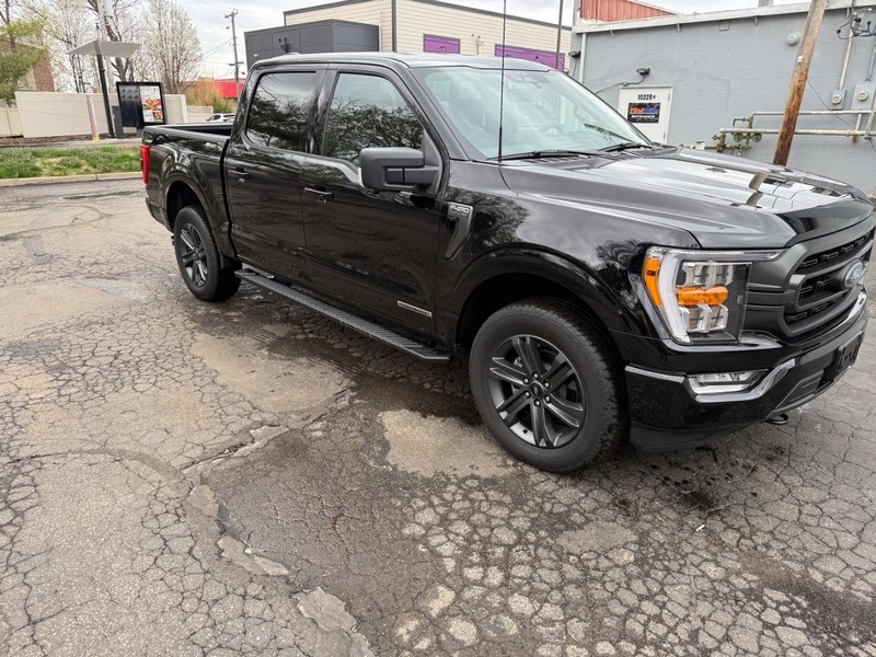 Ford F-150 Vehicle Full-screen Gallery Image 3