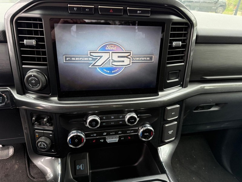 Ford F-150 Vehicle Full-screen Gallery Image 10