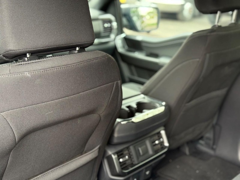 Ford F-150 Vehicle Full-screen Gallery Image 16