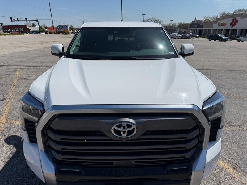 Toyota Tundra 4WD Vehicle Full-screen Gallery Image 3