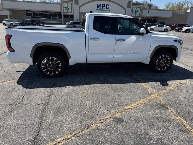 Toyota Tundra 4WD Vehicle Full-screen Gallery Image 6