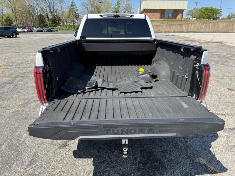 Toyota Tundra 4WD Vehicle Full-screen Gallery Image 9