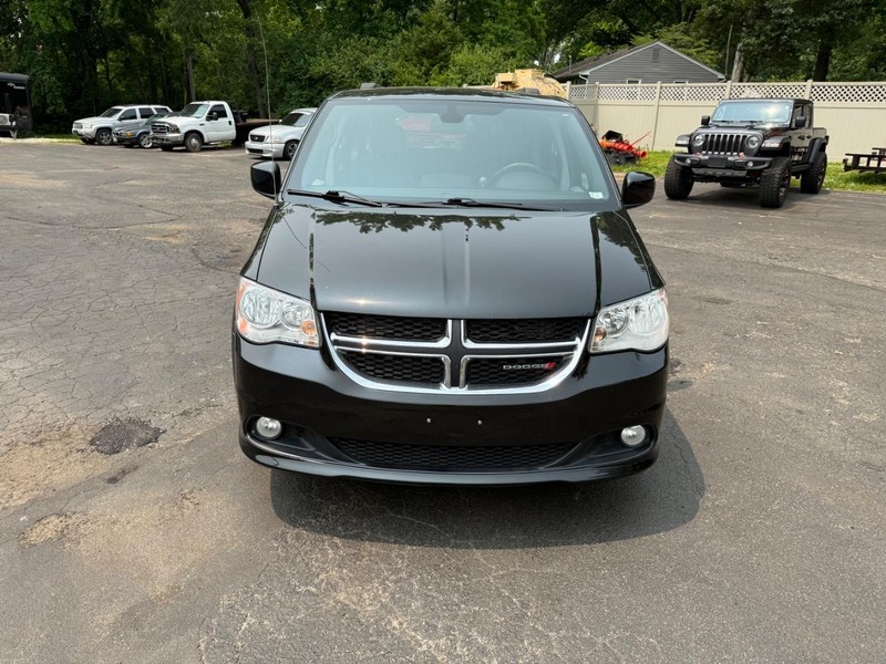 Dodge Grand Caravan Vehicle Full-screen Gallery Image 2
