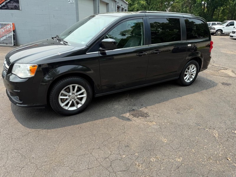 Dodge Grand Caravan Vehicle Full-screen Gallery Image 3