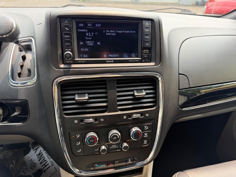 Dodge Grand Caravan Vehicle Full-screen Gallery Image 9