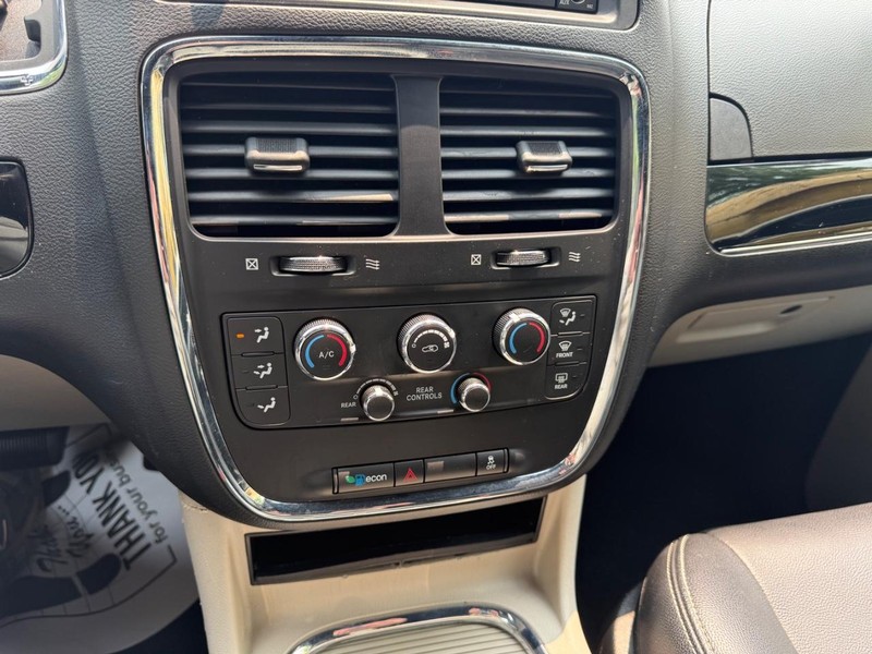 Dodge Grand Caravan Vehicle Full-screen Gallery Image 10