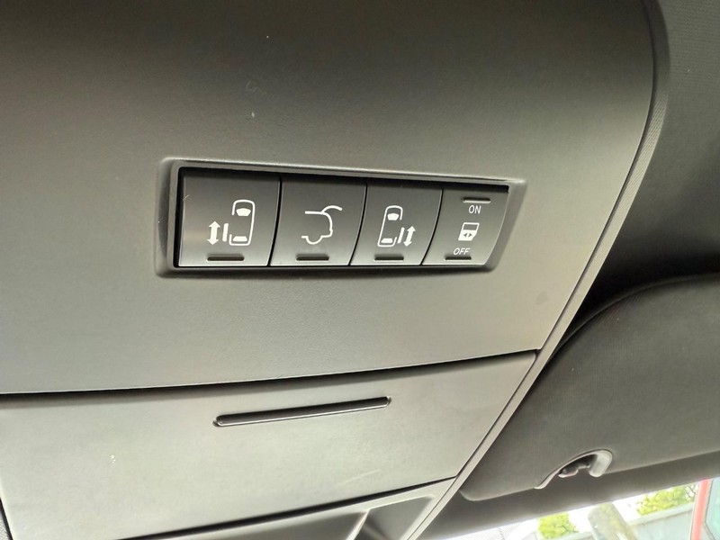 Dodge Grand Caravan Vehicle Full-screen Gallery Image 11