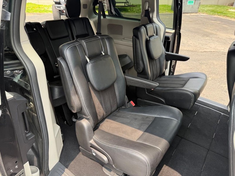 Dodge Grand Caravan Vehicle Full-screen Gallery Image 14