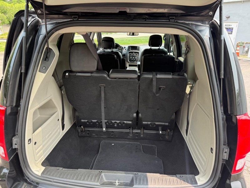 Dodge Grand Caravan Vehicle Full-screen Gallery Image 15