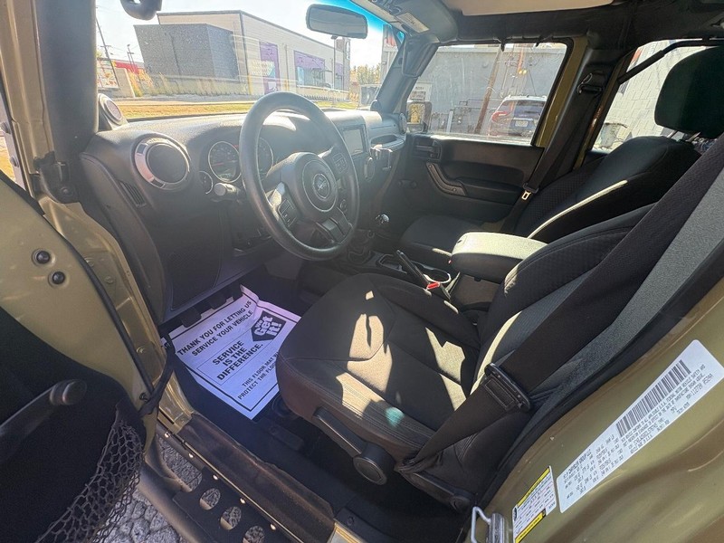 Jeep Wrangler Unlimited Vehicle Full-screen Gallery Image 6