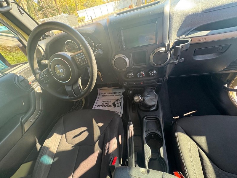 Jeep Wrangler Unlimited Vehicle Full-screen Gallery Image 7