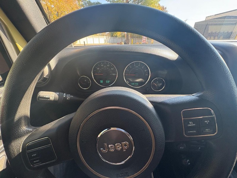 Jeep Wrangler Unlimited Vehicle Full-screen Gallery Image 8