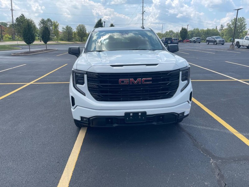 GMC Sierra 1500 Vehicle Full-screen Gallery Image 2