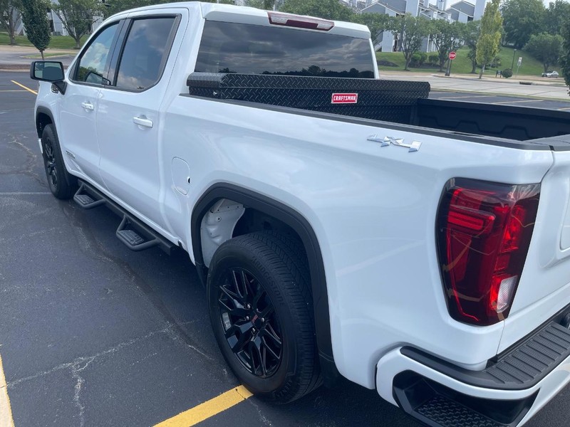 GMC Sierra 1500 Vehicle Full-screen Gallery Image 7