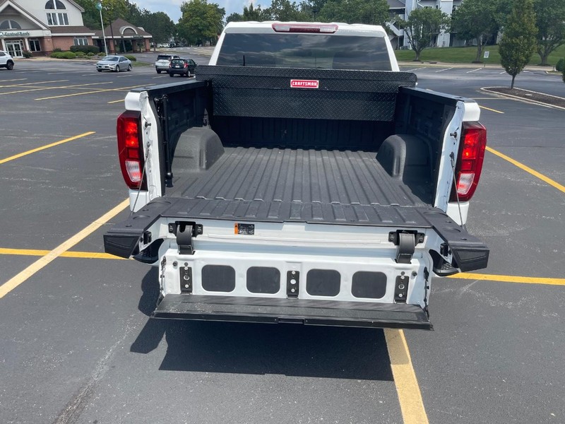 GMC Sierra 1500 Vehicle Full-screen Gallery Image 10