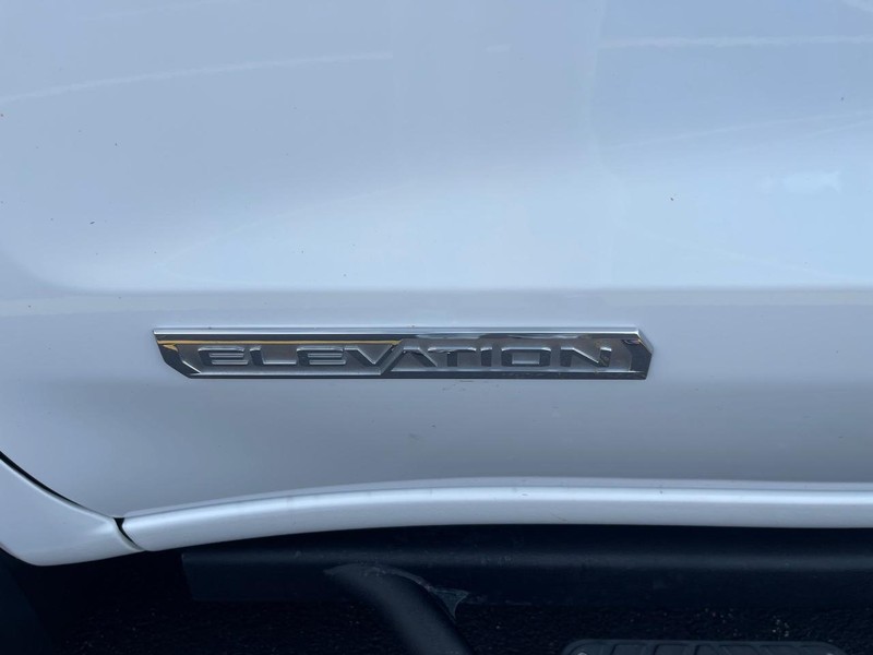 GMC Sierra 1500 Vehicle Full-screen Gallery Image 11