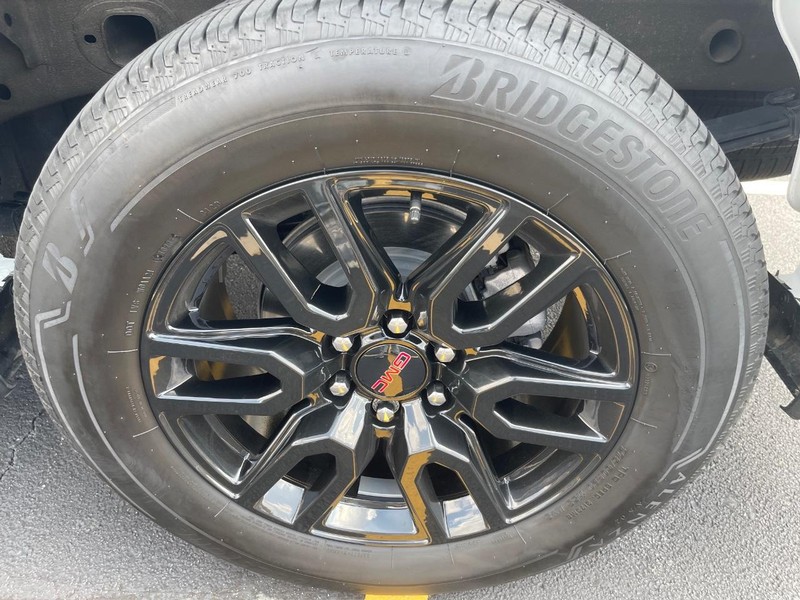 GMC Sierra 1500 Vehicle Full-screen Gallery Image 13