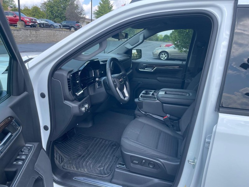 GMC Sierra 1500 Vehicle Full-screen Gallery Image 14