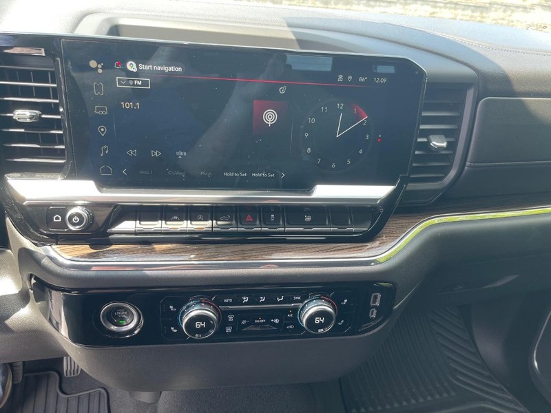 GMC Sierra 1500 Vehicle Full-screen Gallery Image 16