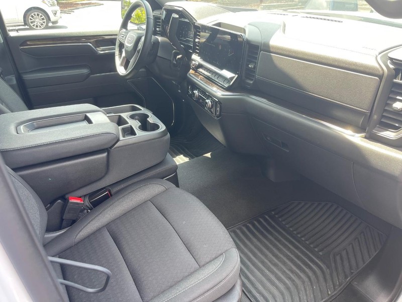 GMC Sierra 1500 Vehicle Full-screen Gallery Image 17