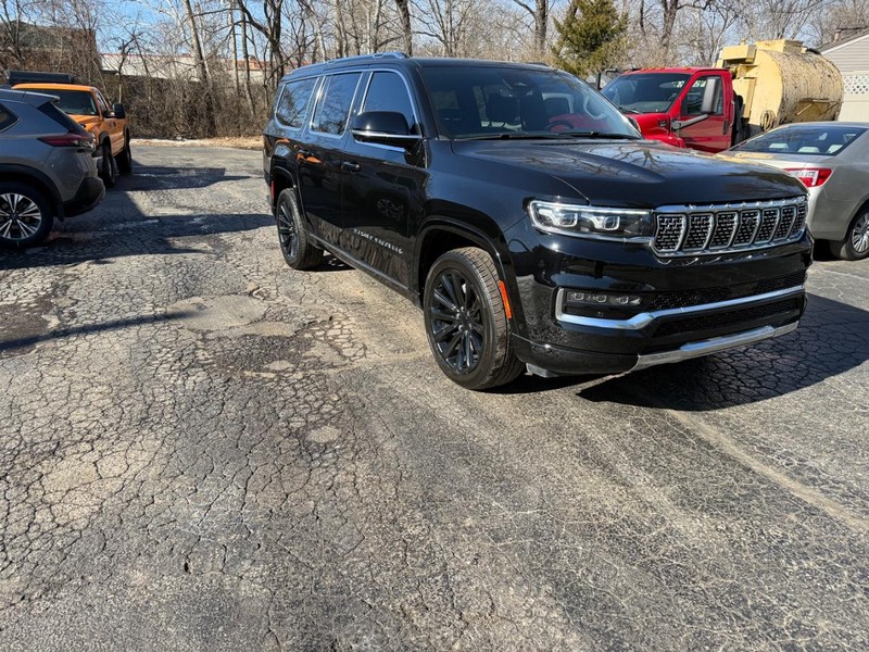 Jeep Grand Wagoneer L Vehicle Full-screen Gallery Image 03