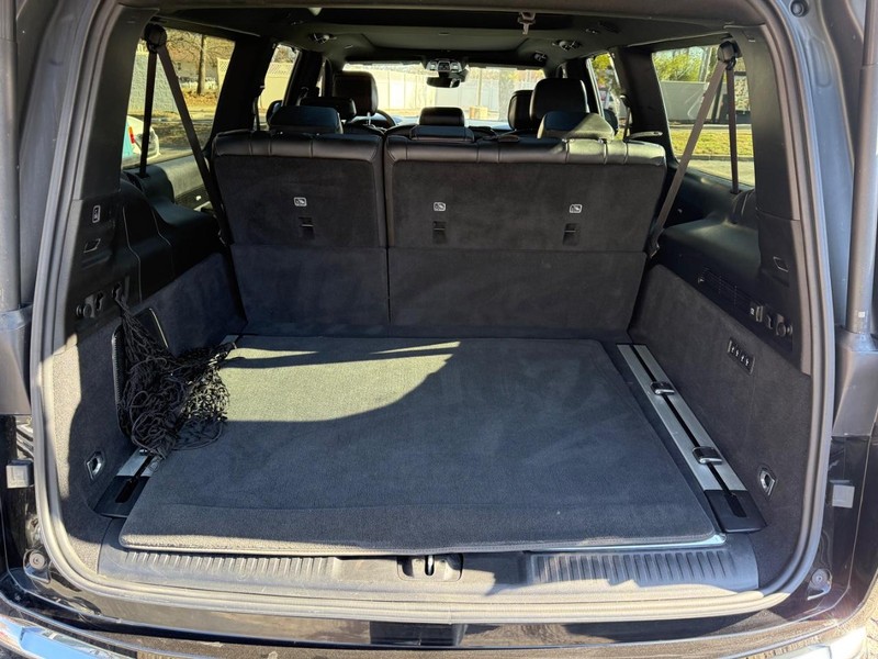 Jeep Grand Wagoneer L Vehicle Full-screen Gallery Image 07