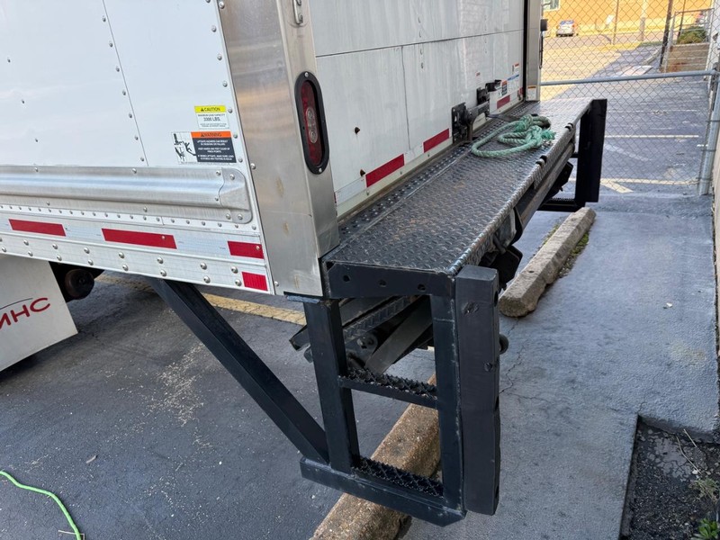 Freightliner M2 106 Vehicle Full-screen Gallery Image 9