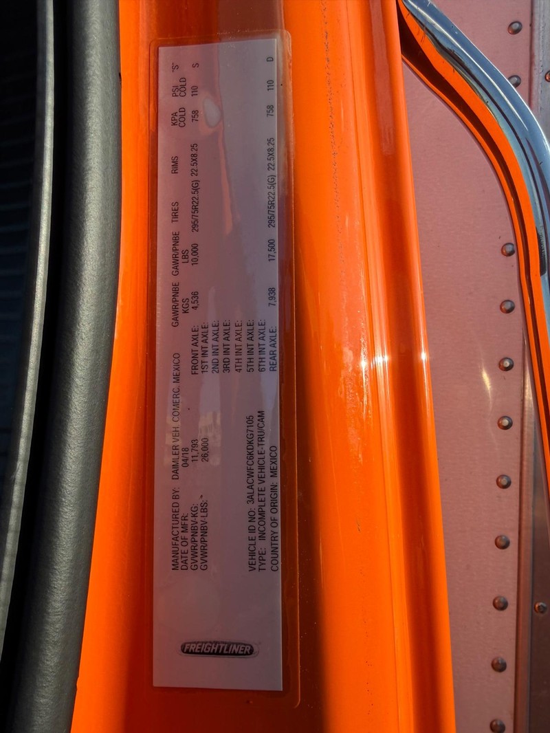 Freightliner M2 106 Vehicle Full-screen Gallery Image 14