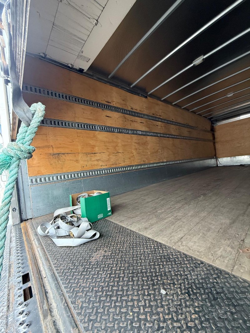 Freightliner M2 106 Vehicle Full-screen Gallery Image 17