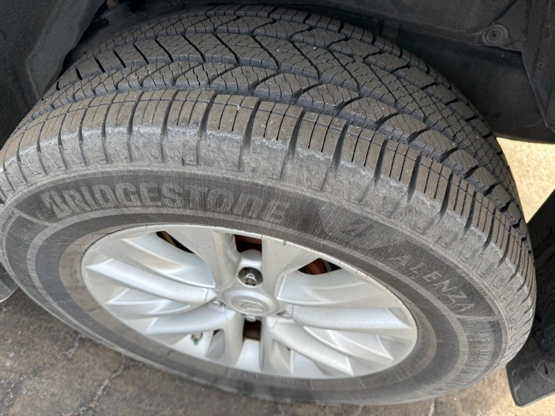 Lexus GX 460 Vehicle Full-screen Gallery Image 5