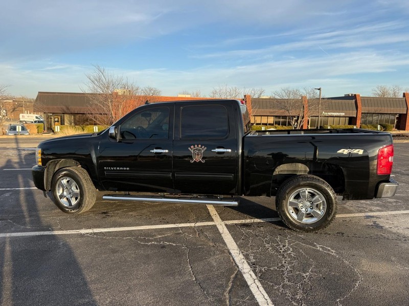 Chevrolet Silverado 1500 Vehicle Full-screen Gallery Image 3