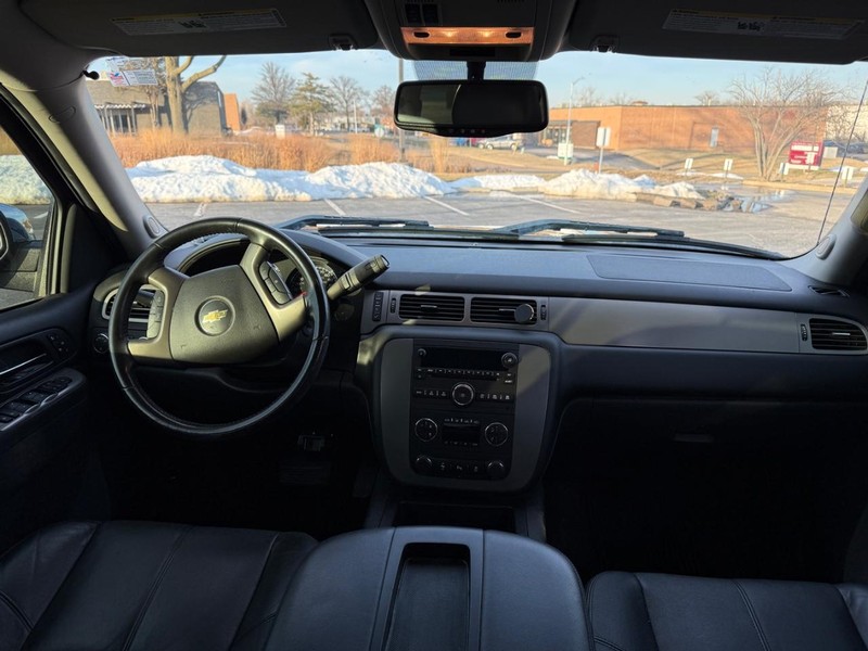 Chevrolet Silverado 1500 Vehicle Full-screen Gallery Image 4