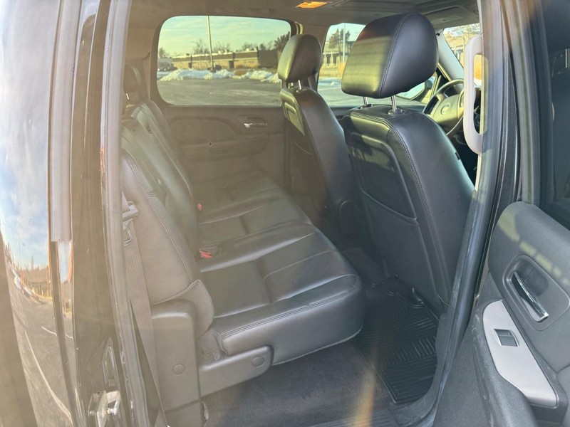 Chevrolet Silverado 1500 Vehicle Full-screen Gallery Image 6