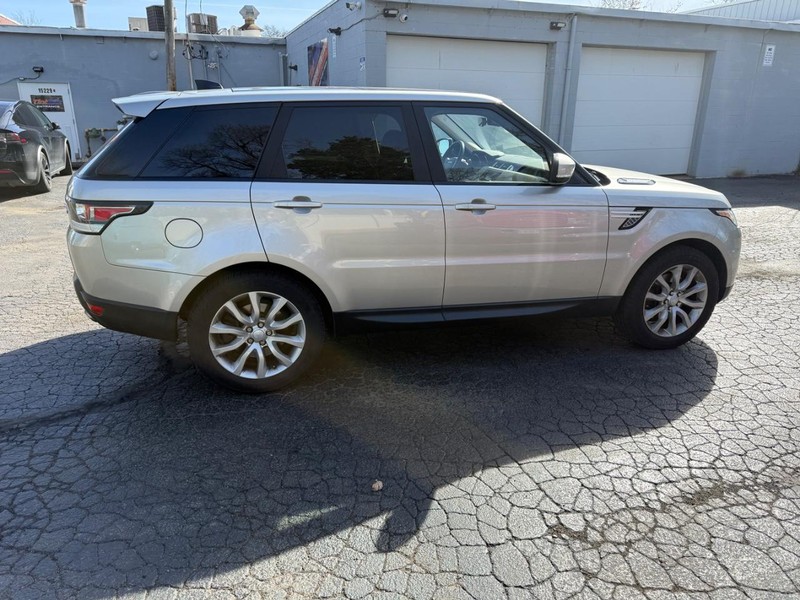 Land Rover Range Rover Sport Vehicle Full-screen Gallery Image 3