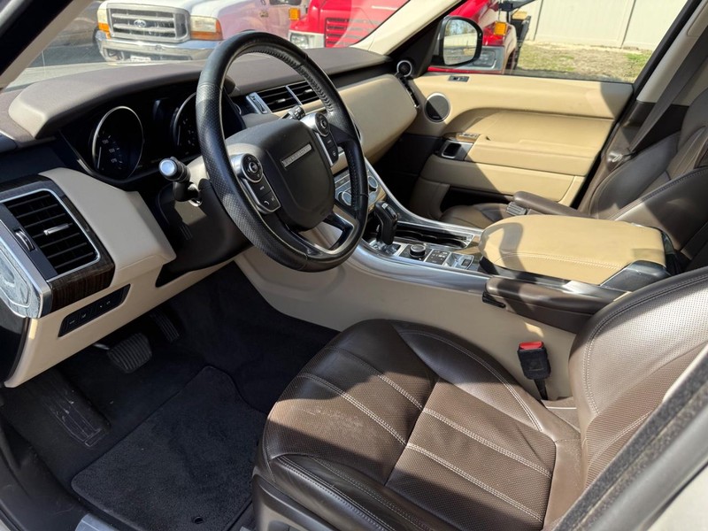 Land Rover Range Rover Sport Vehicle Full-screen Gallery Image 8