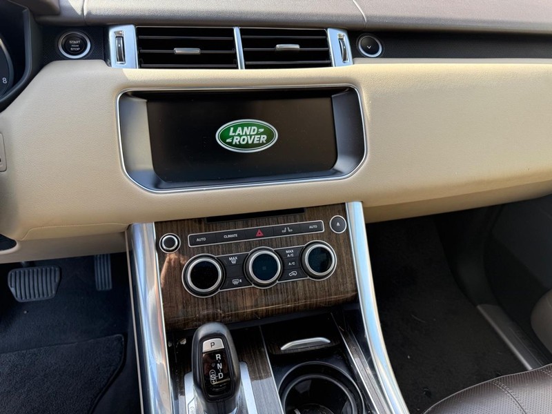 Land Rover Range Rover Sport Vehicle Full-screen Gallery Image 10