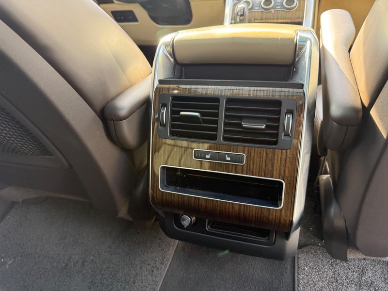 Land Rover Range Rover Sport Vehicle Full-screen Gallery Image 15