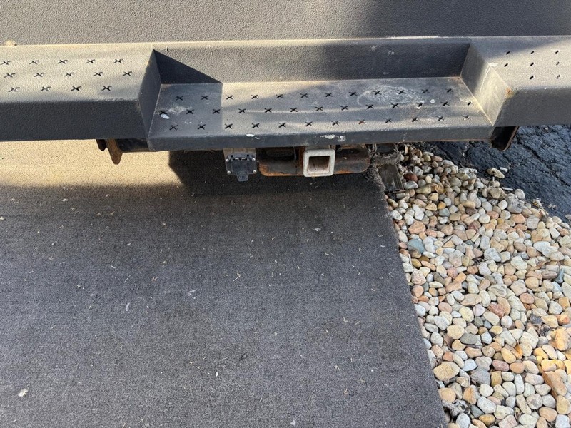 GMC Savana Commercial Cutaway Vehicle Full-screen Gallery Image 4